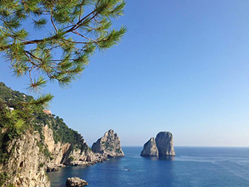 faraglioni di capri da torre saracena